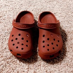 maroon crocs